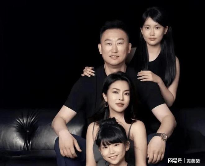 婚风波升级青岛队主帅私生活引关注。j9九游真人游戏第一平台刘维伟离(图3)