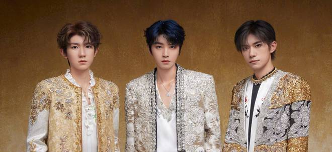 脸黑嘴大高圆圆露牙花王源疤痕遮不住j9九游会登录无滤镜大变样！赵露思(图3)