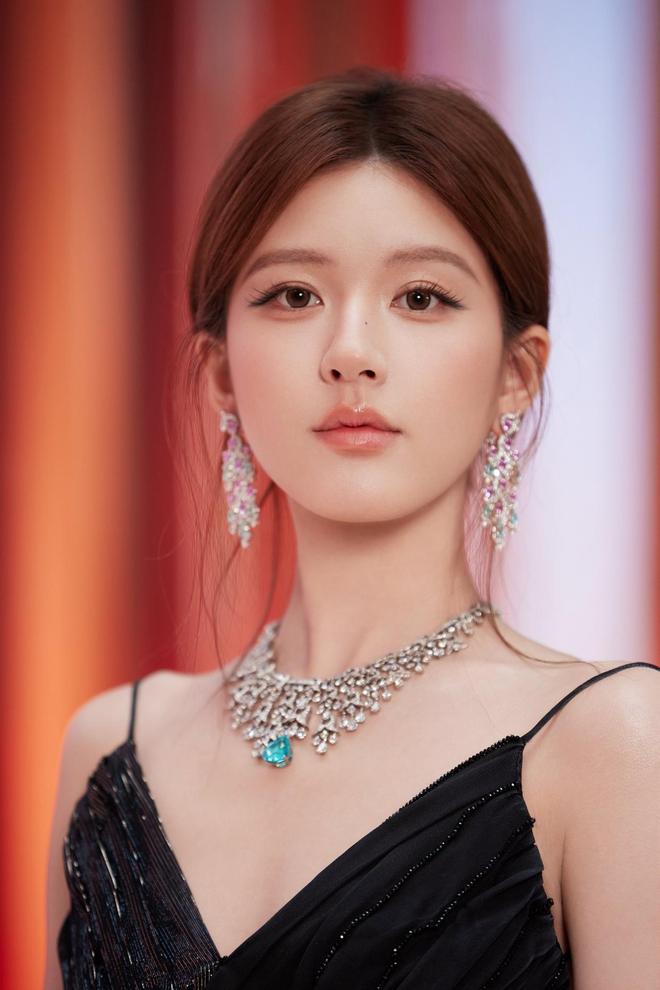 脸黑嘴大高圆圆露牙花王源疤痕遮不住j9九游会登录无滤镜大变样!赵露思(图6) 脸黑嘴大高圆圆露牙花王源疤痕遮不住j9九游会登录无滤镜大变样!赵露思(图6)