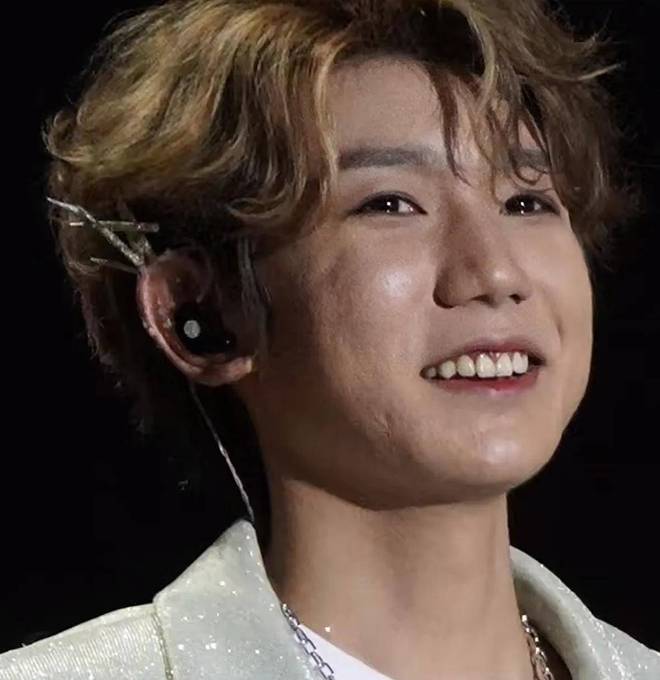 脸黑嘴大高圆圆露牙花王源疤痕遮不住j9九游会登录无滤镜大变样!赵露思(图14) 脸黑嘴大高圆圆露牙花王源疤痕遮不住j9九游会登录无滤镜大变样!赵露思(图14)